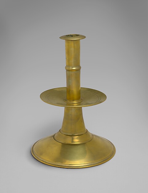 Trial lot 001: Yellow-Tone Candlestick with Broad Circular Pan